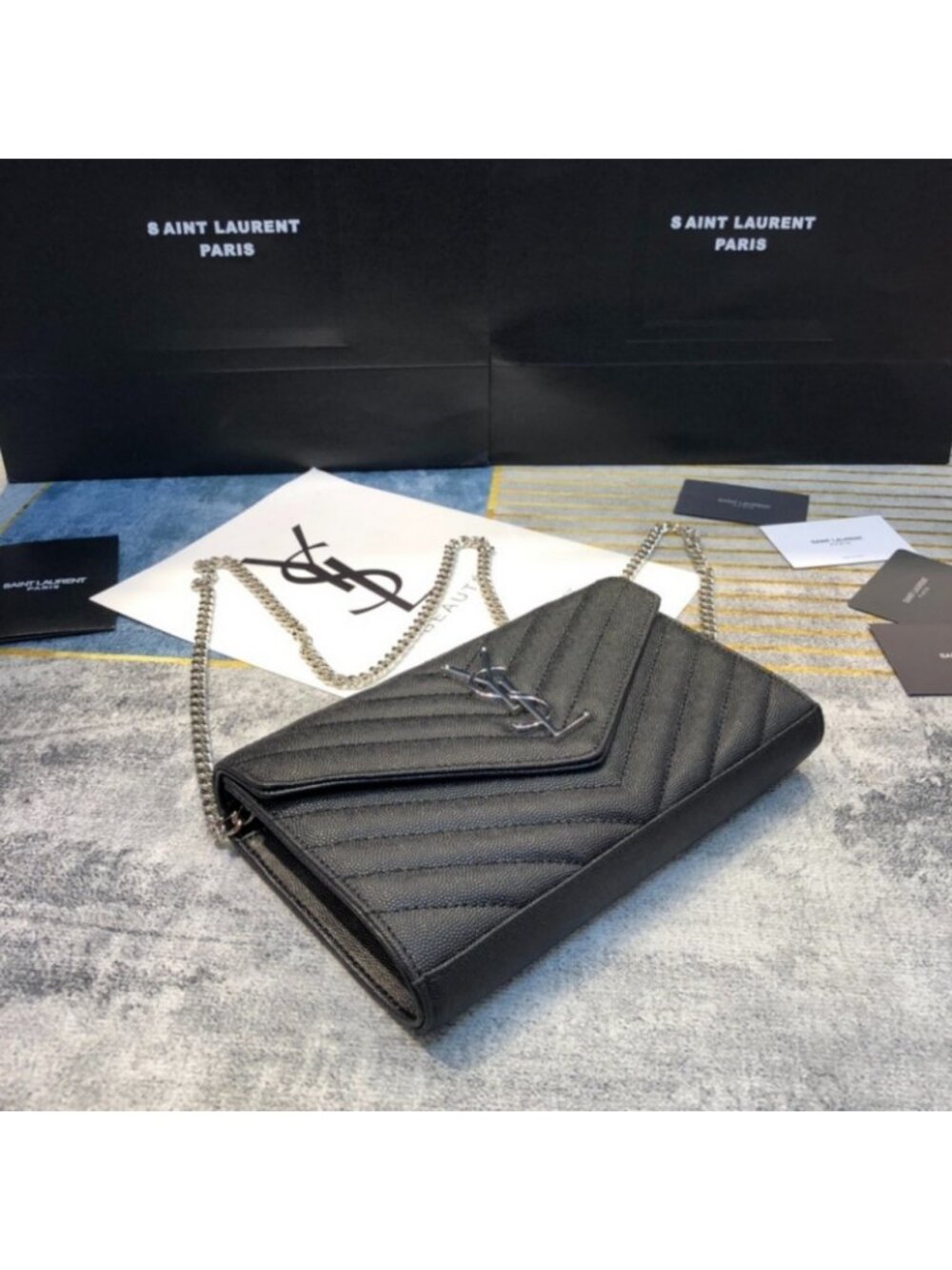 YSL Cassandre envelope flap wallet on chain - Picture 3 of 9